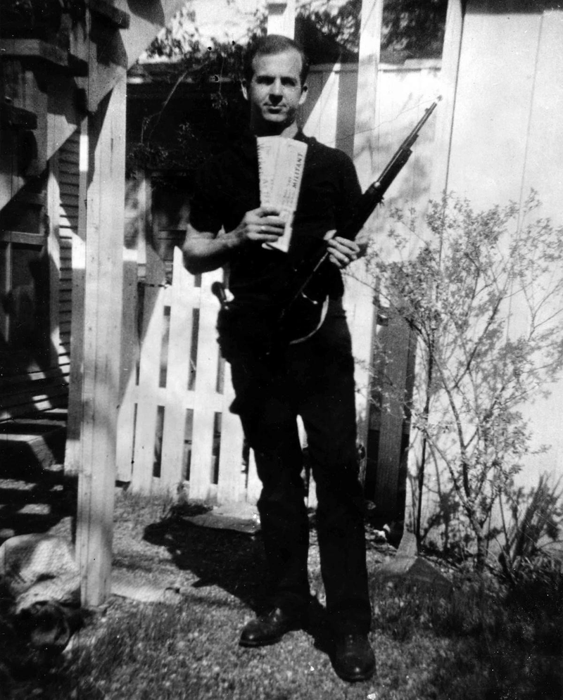 Illustration for article titled Resuelto uno de los grandes misterios del caso Kennedy: la foto de Lee Harvey Oswald